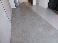 Укладка ПВХ плитки на клей и заливка нивелирующей смеси-4000м2